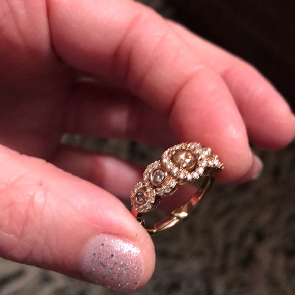 Levion Diamond Ring - Picture 3 of 8